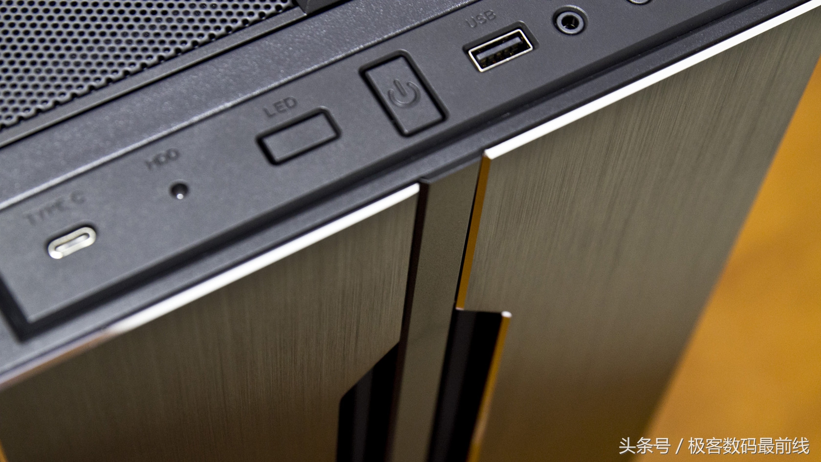 联力双子座幻彩和rgb的区别,联力双子座幻彩