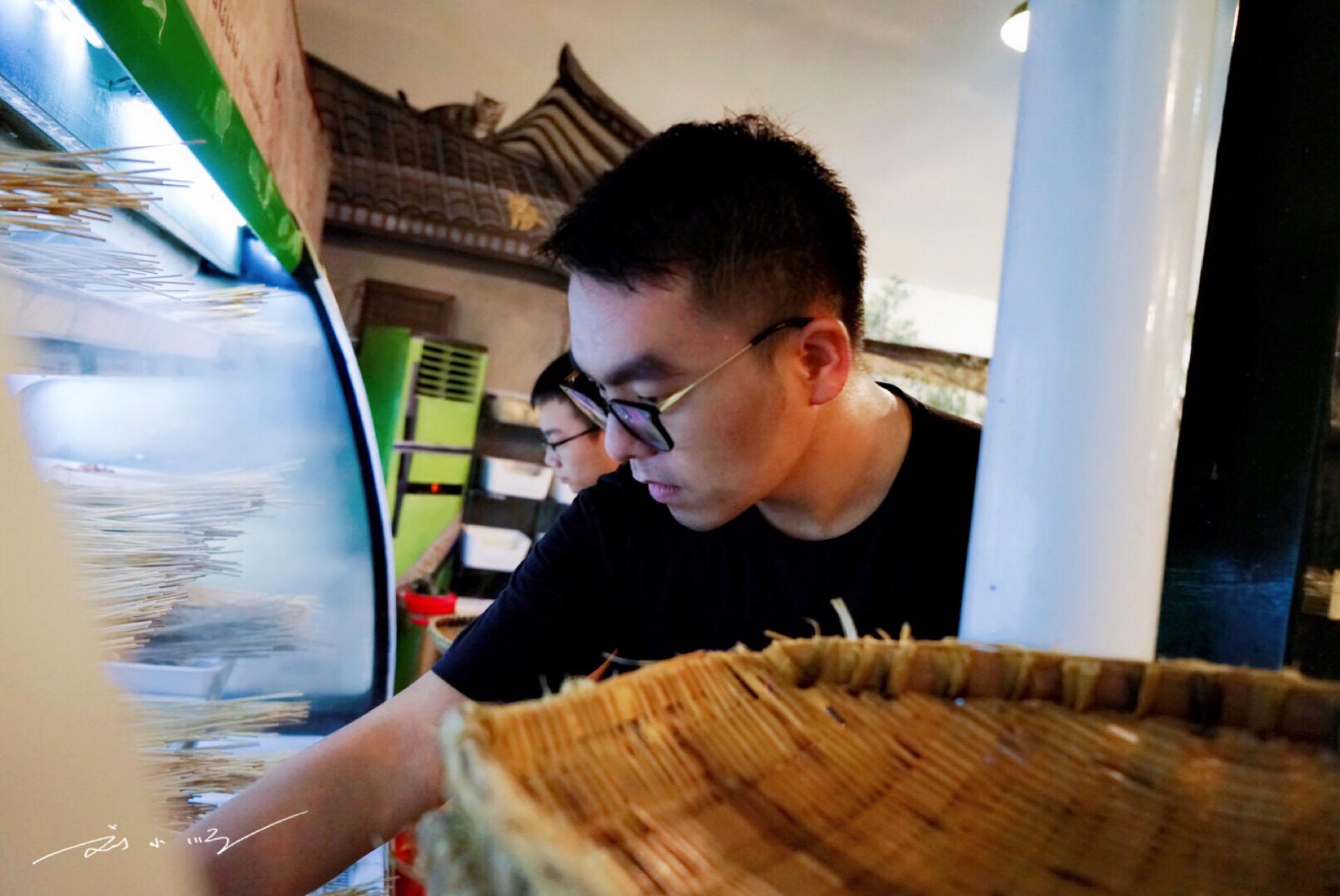 成都特色串串网红店,成都网红串串店前三名