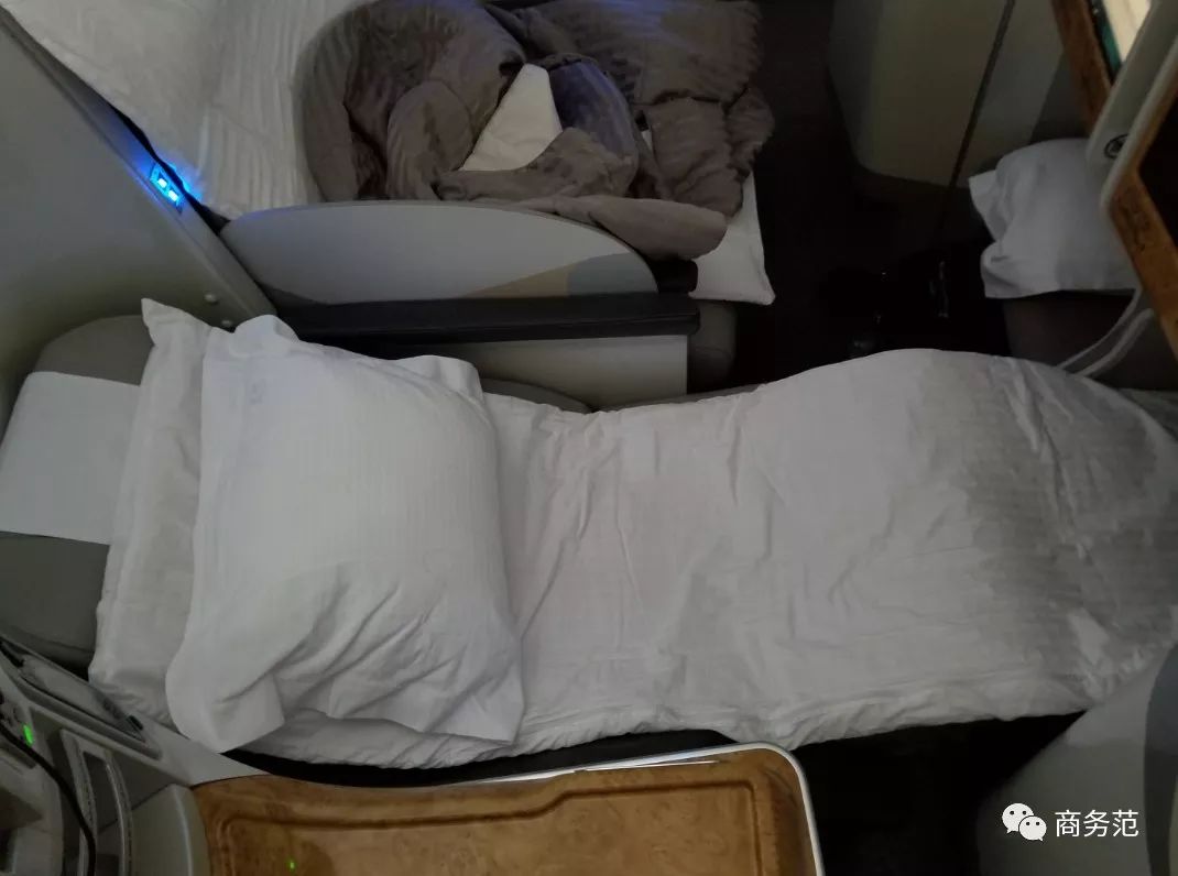 阿联酋航空豪华经济舱体验,阿联酋航空奢华