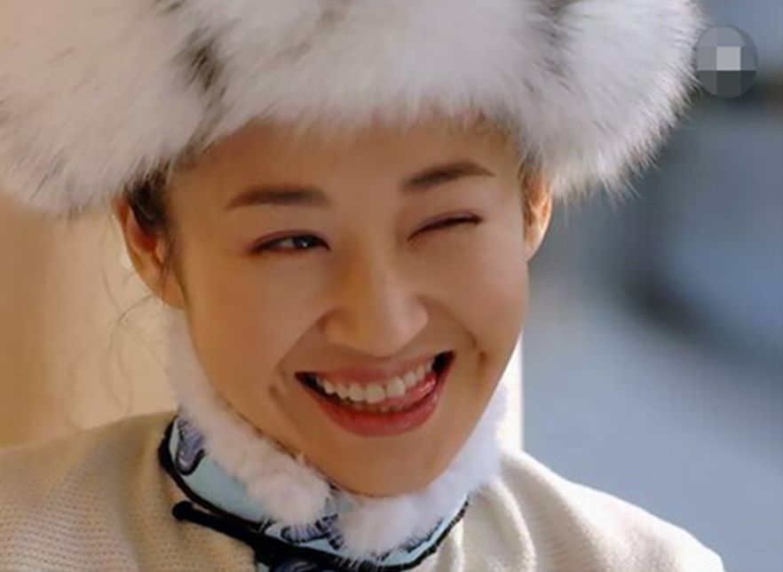 49岁许晴从清纯到性感竟全靠她的美臀，网友大呼受不了