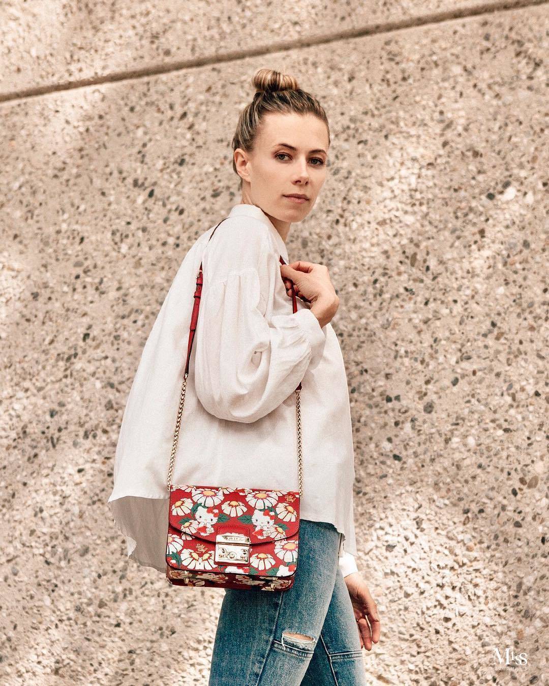 女人背包的姿态,姿态女生表情包