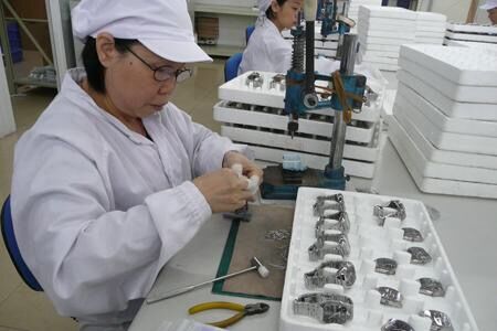 rolex最新事件,外媒伪装身份闯入地下工厂