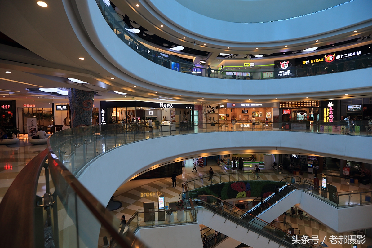 一个浪漫名字的购物中心—爱琴海