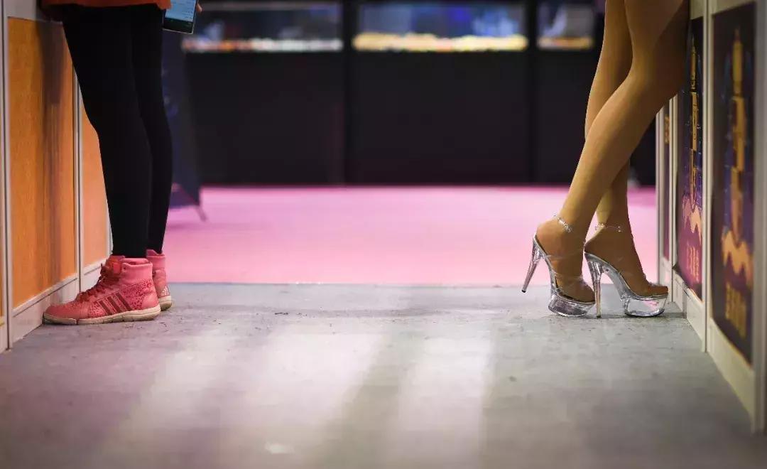 普通人副业月入多少万,姑娘月入一万