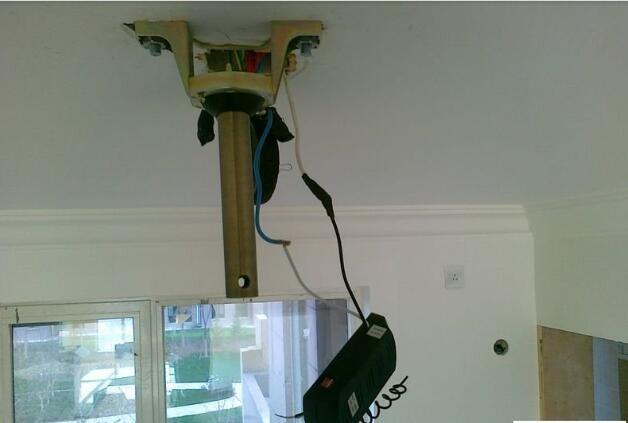 夏天吹吊扇对身体好吗,夏天用吊扇还是用台扇好