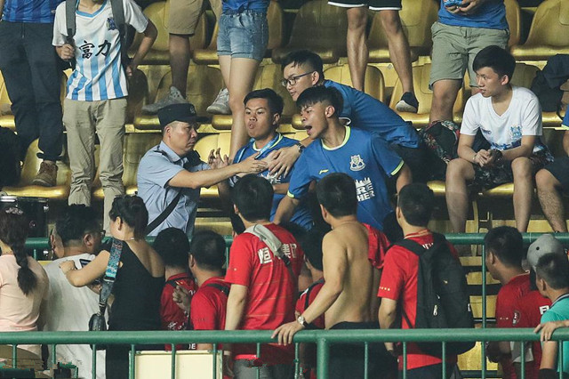 广州德比恒大富力视频,广州德比球迷冲突事件