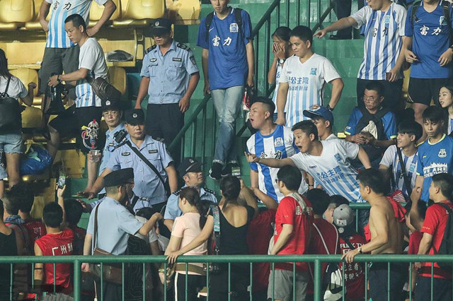 广州德比恒大富力视频,广州德比球迷冲突事件