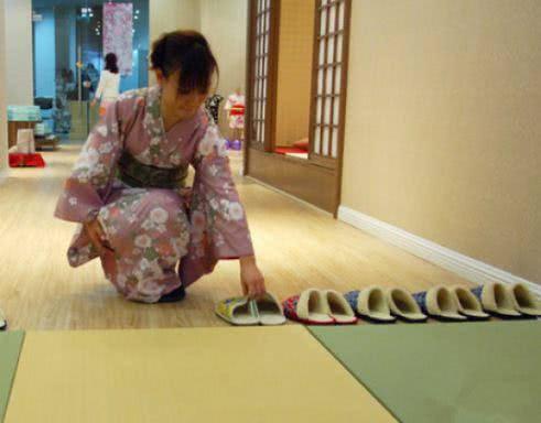 去日本人家里做客脱鞋脚臭怎么办,为什么在日本患脚气病