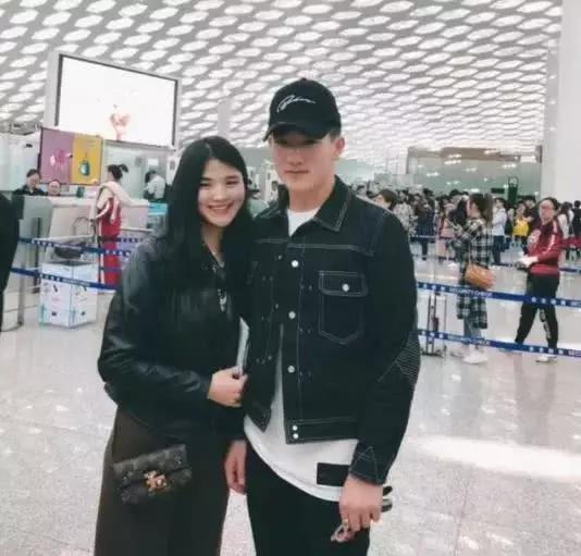 张馨予老公何捷童年照曝光,张馨予老公何捷多大年龄了