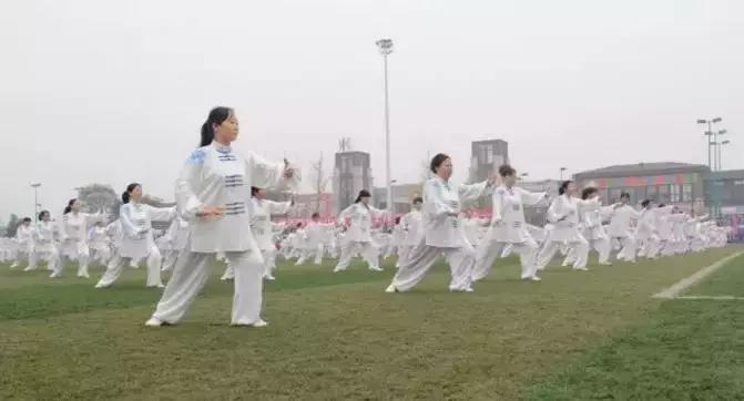 成都155个公共体育场馆免费,成都体育场有序开放