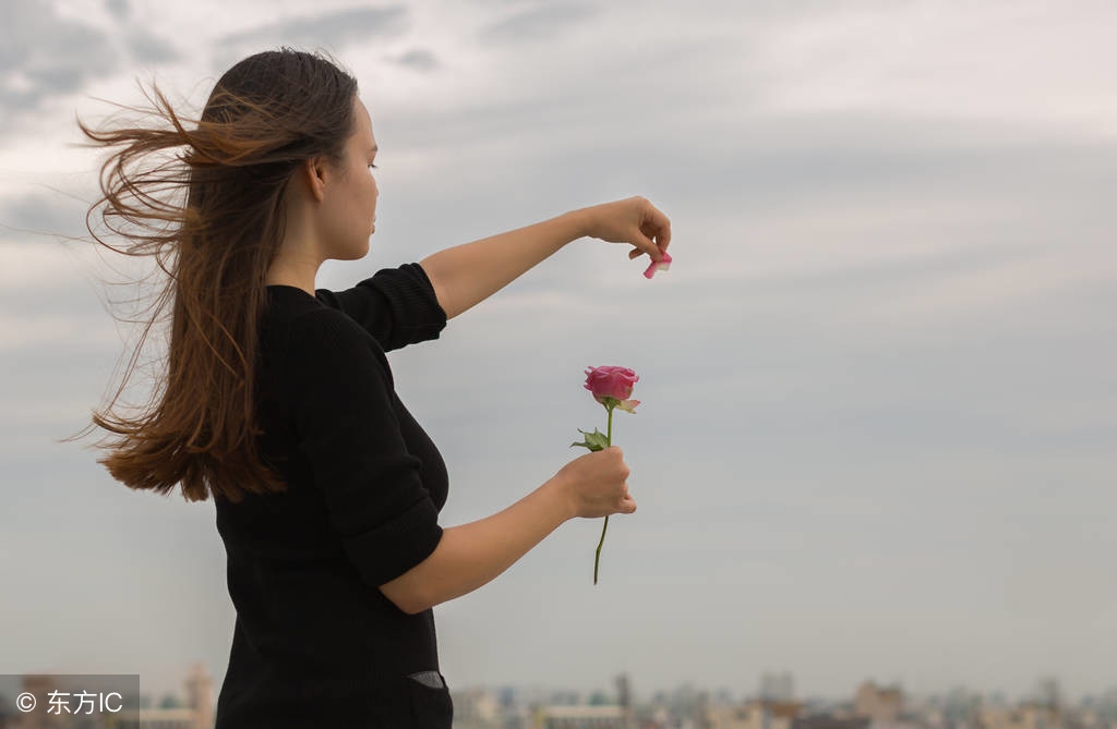 十二星座被前任缠着怎么办,十二星座被前任拉黑