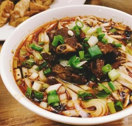 四川一古镇荒废无人居住,四川这座隐藏在喧闹中的千年古镇