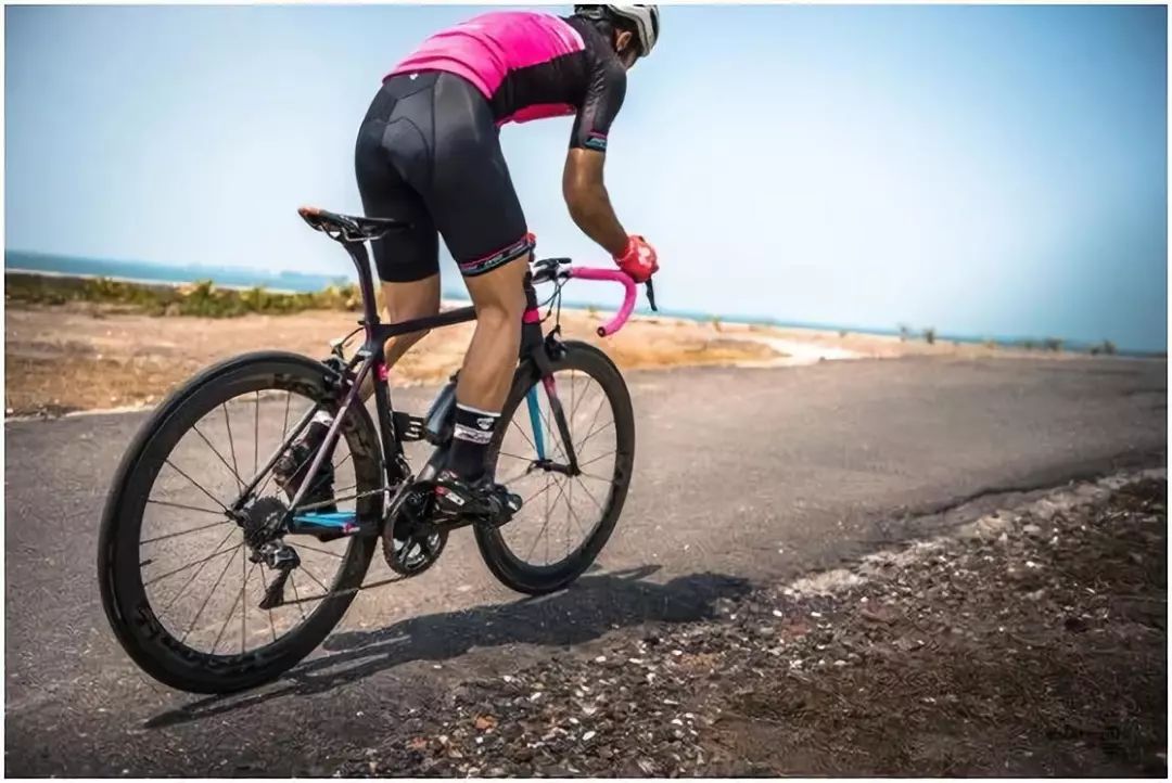 骑车防止屁股疼,骑车怎么防止腰痛