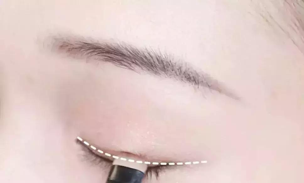 早起画个精致妆,5分钟快速出门日常妆