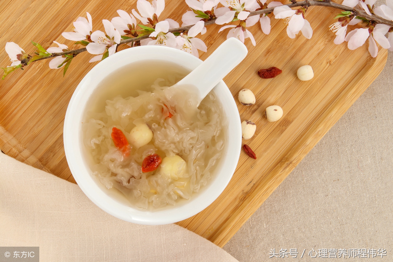 怎样防止秋天大量脱发,为什么秋天容易脱发严重