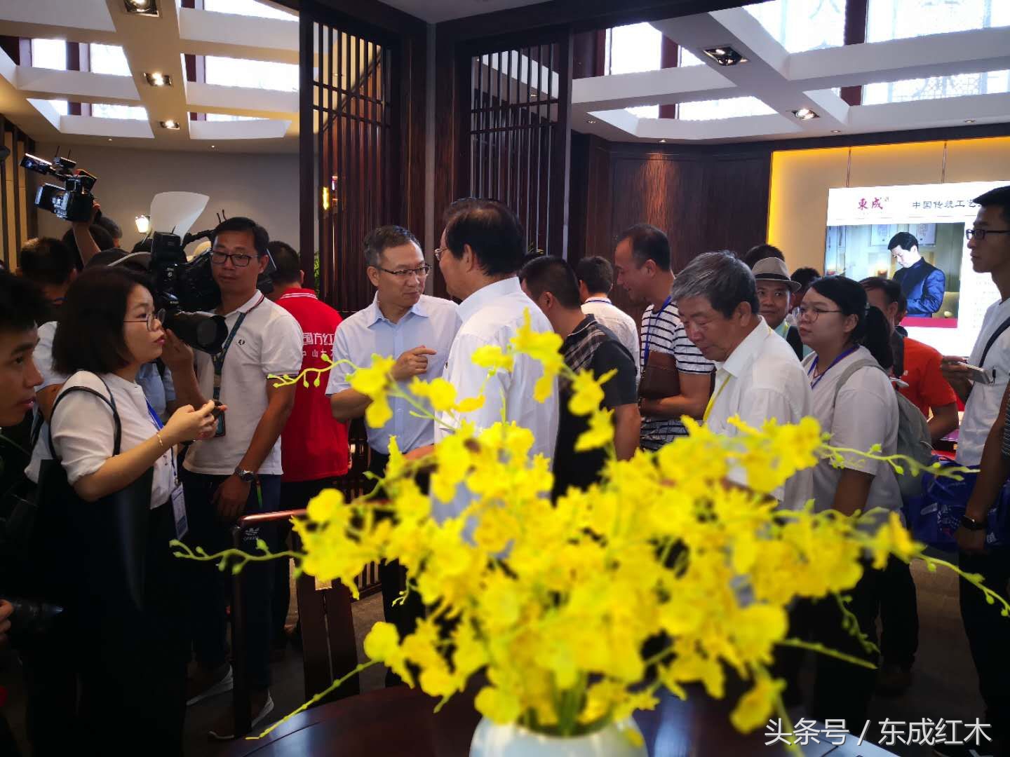 东成红木家具的工艺,广东东成红木家具经典圆台款式