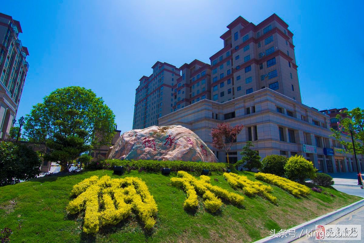 曾经被称为“国家级贫困县”的小城，在拥有百万人口如何走向富裕