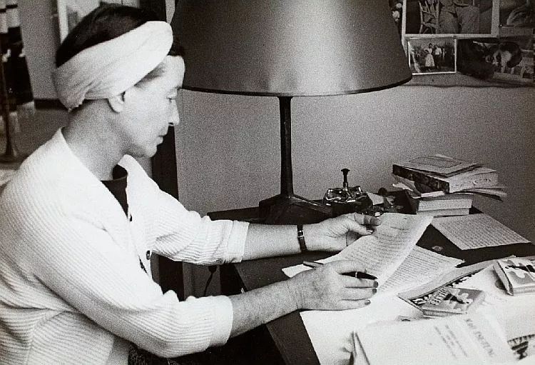 死去的风流作家们,应该是什么味道的香水?