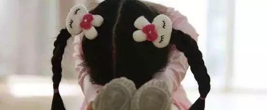 “妈妈，求你了，我不想去……”男老师对女孩子竟然做出这种事！