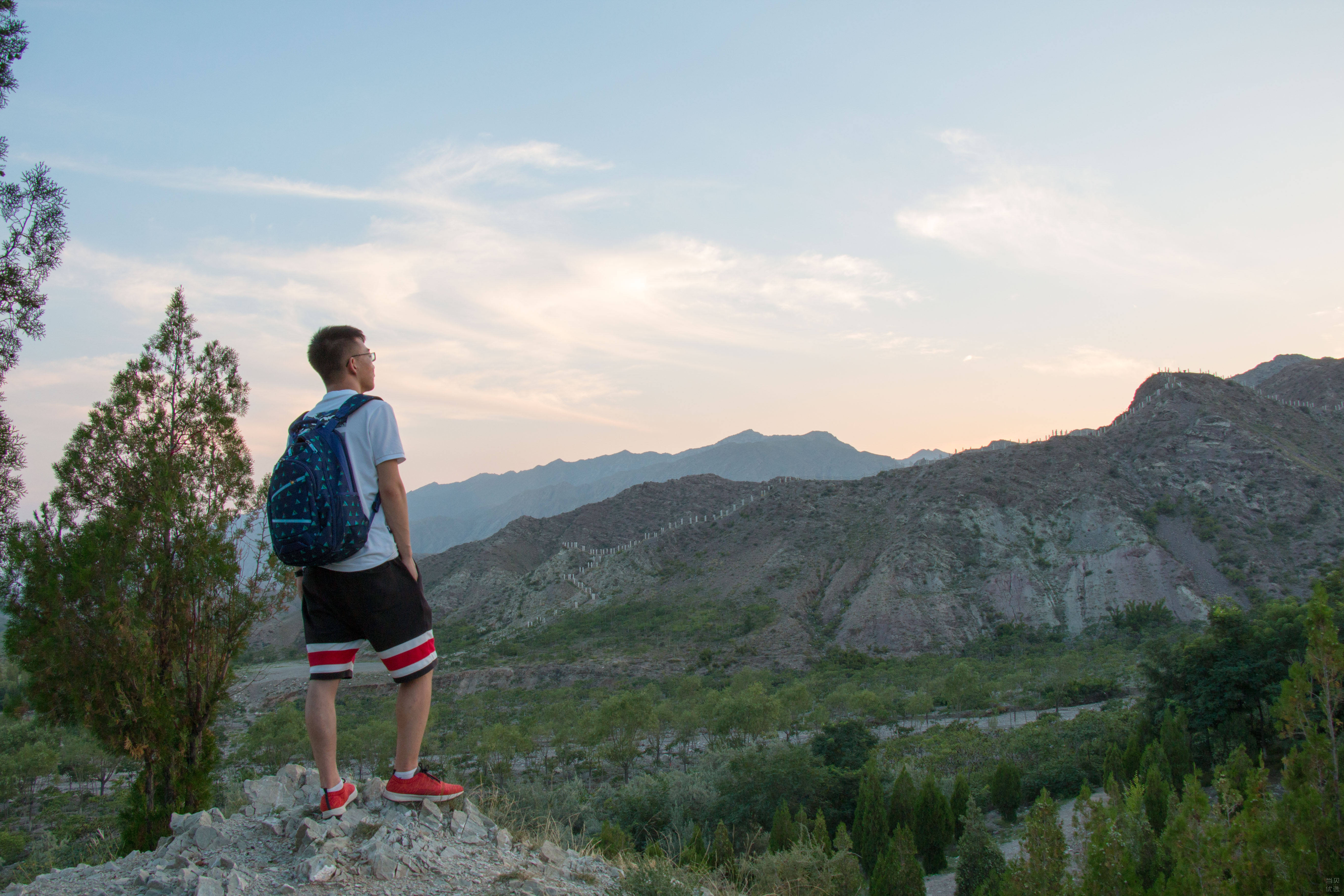 caselogic双肩电脑包防水吗,杰斯伯双肩包测评