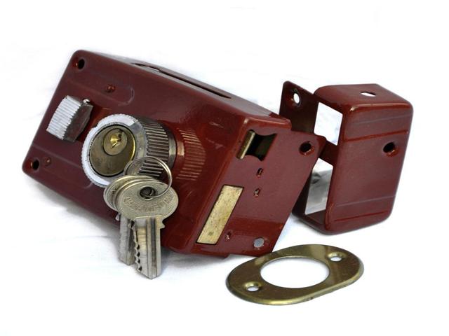 门锁拧不动是修还是换,门锁生锈螺丝拧不动怎么办