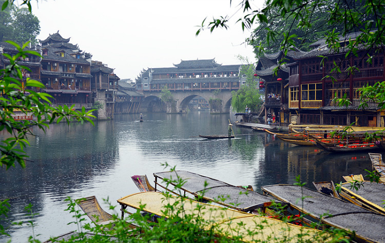 最美不是下雨天凤凰古城,最美不过下雨天