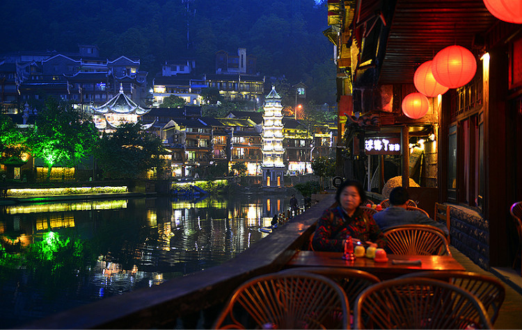 最美不是下雨天凤凰古城,最美不过下雨天