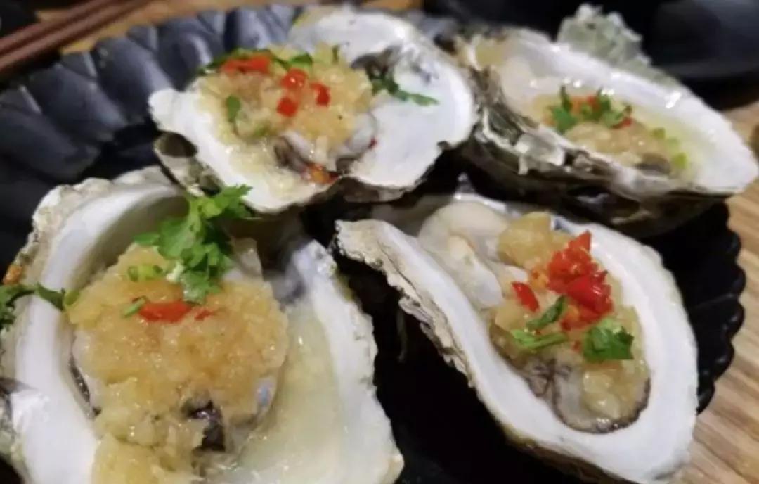 生蚝配什么一起最好吃,情侣吃什么美食比较好