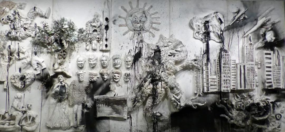 生活遭遇不幸，但她举起枪，以颜色还以痛击！