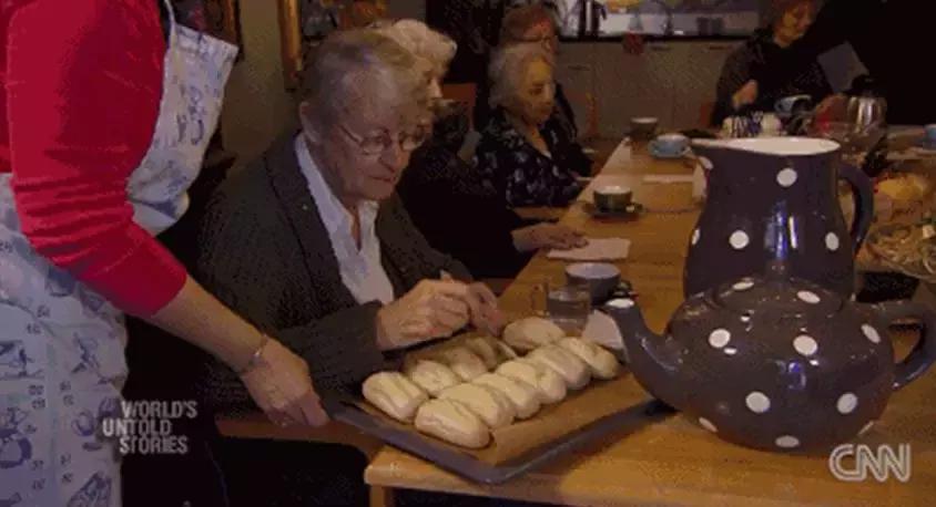 荷兰有个“楚门的世界”，一群*子骗**在干这件事，真相却让人泪目