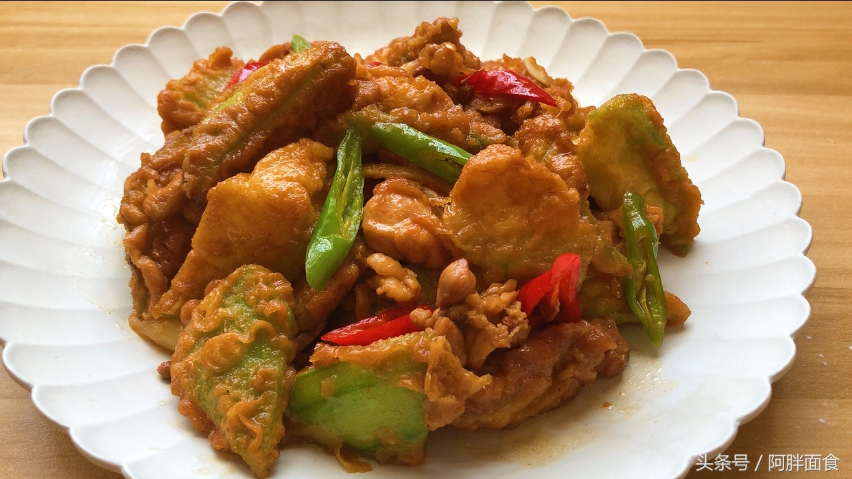 这个季节的丝瓜怎么吃,立秋后的丝瓜怎样吃不发黑