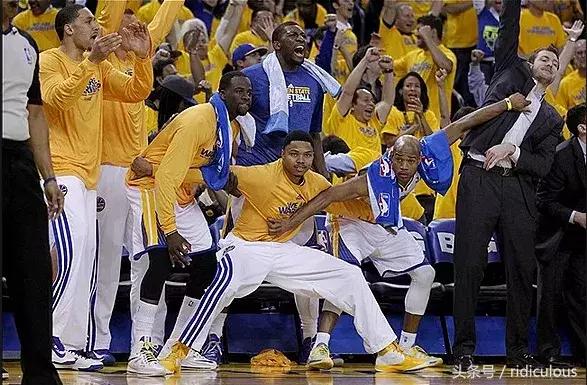 五年前的主队能否打赢现在这支球队?勇士、76人球迷微微一笑