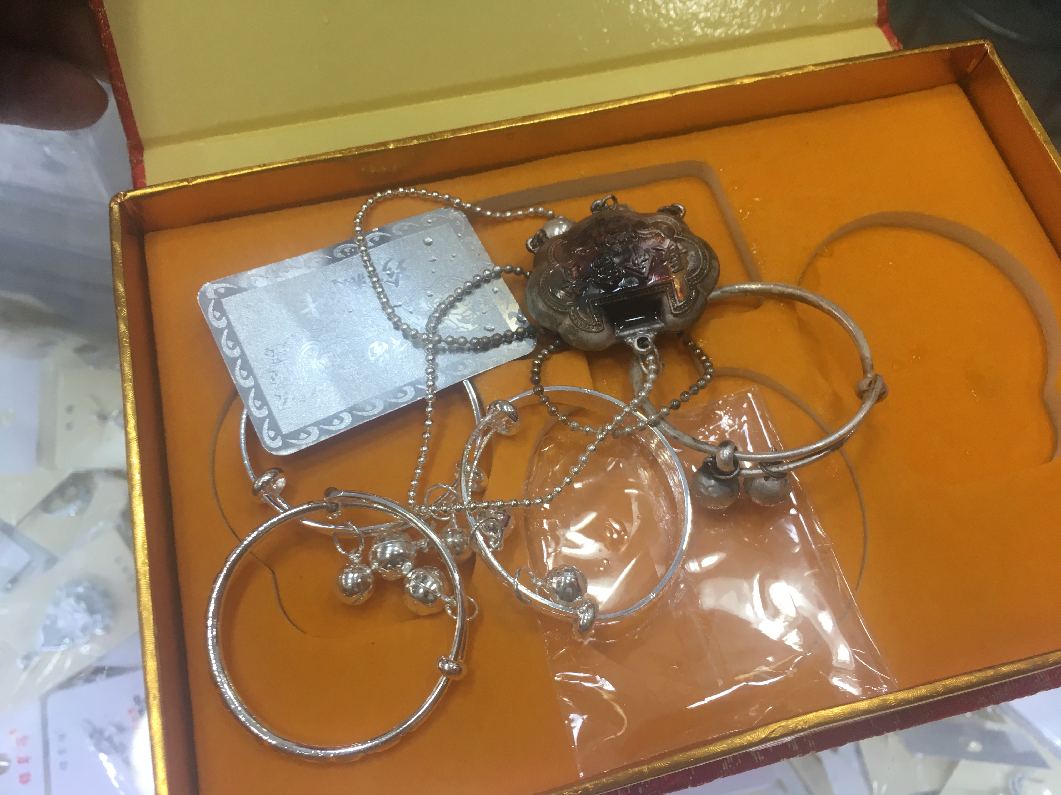 黑商骗局揭秘视频,假银饰品骗局