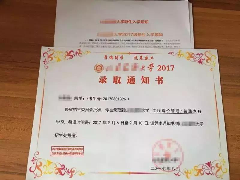 为“角色扮演”副厅长,“的哥”购买“十九大出席证”每天看新闻联播