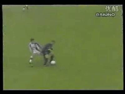 看清楚大罗生涯遭遇的恶劣犯规,罗纳尔多在意甲遭遇的恶意犯规