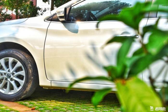 5万块日产天籁值得买吗,适合年轻人的第一辆车10万