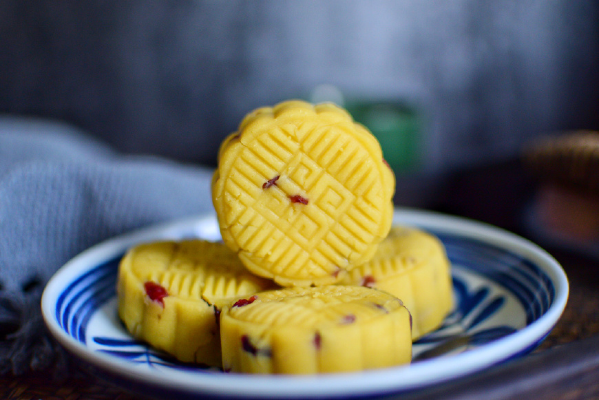 教你绿豆糕正宗的做法，软嫩香甜，还能解暑，做法简单，一看就会