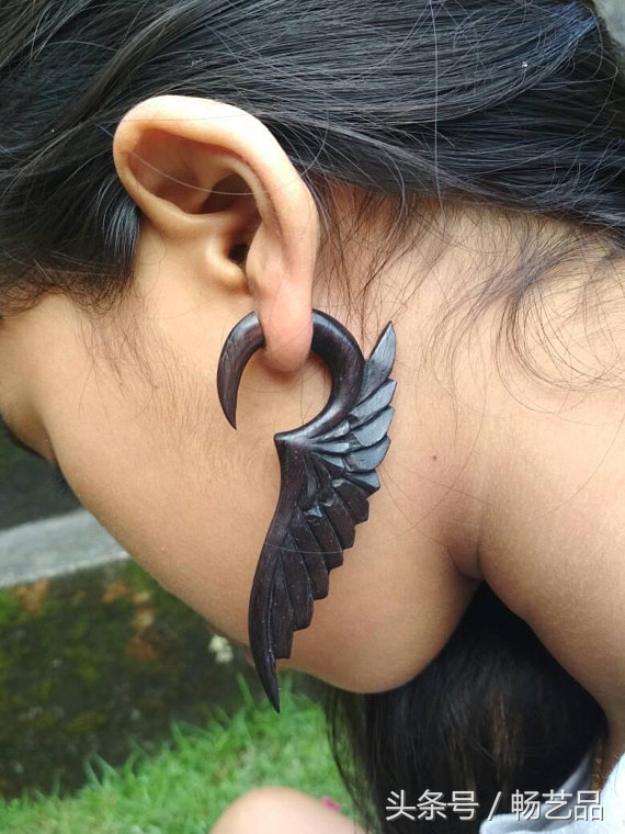 能吓哭妹子的“粗”爆耳环原来并不“粗”