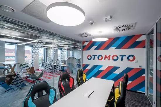 极简办公空间设计风格,会玩是个高水平的工作