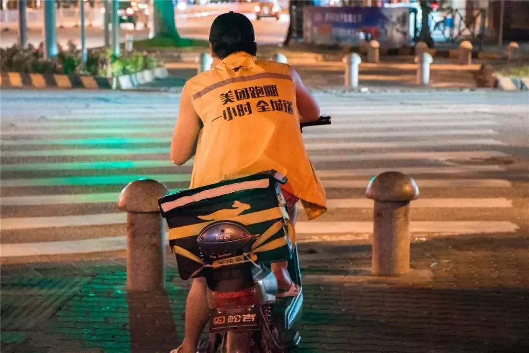 工资5000，还贷7000：深圳人的夜晚，其实比白天更忙