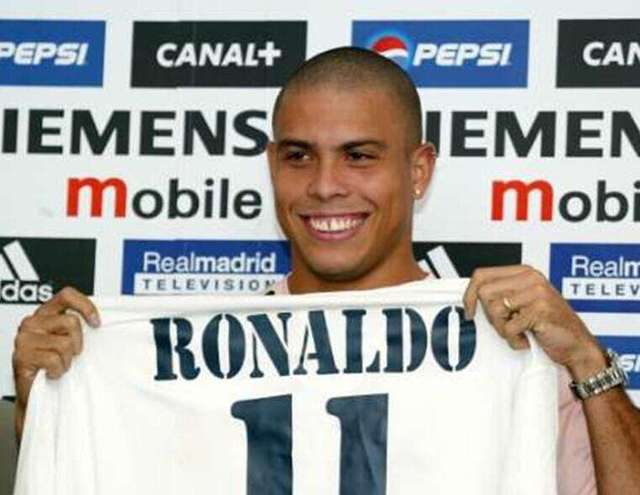 15年前c罗转会,15年前c罗踢球