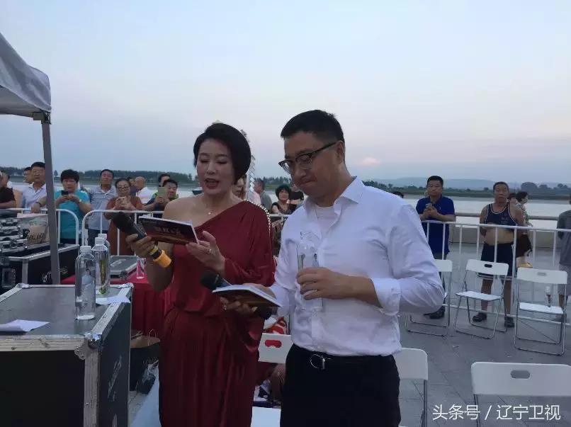 盛满欢乐，洒满真情，昨夜鸭绿江畔热情无眠！