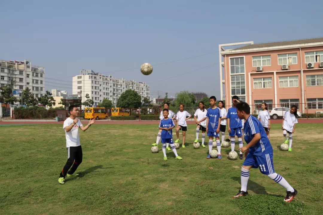 不骗你，我的足球是数学老师教的！
