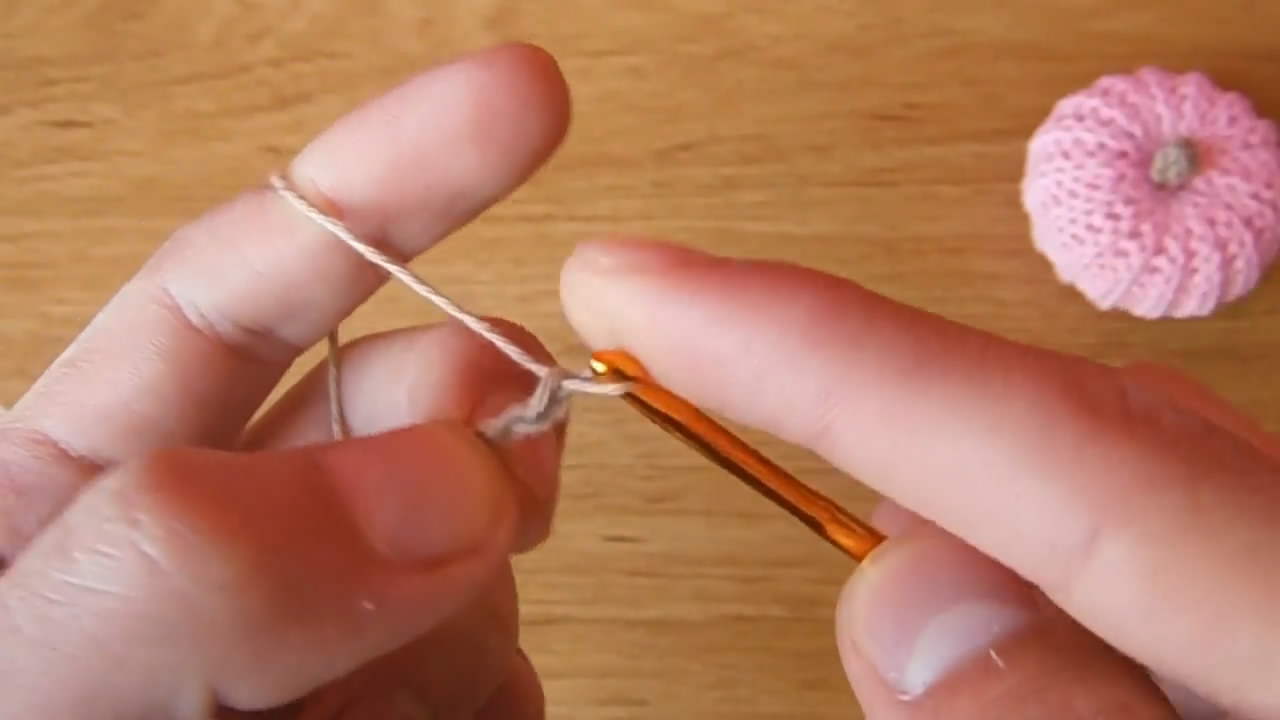 南瓜毛线钩织方法教程,袖珍南瓜的钩织方法