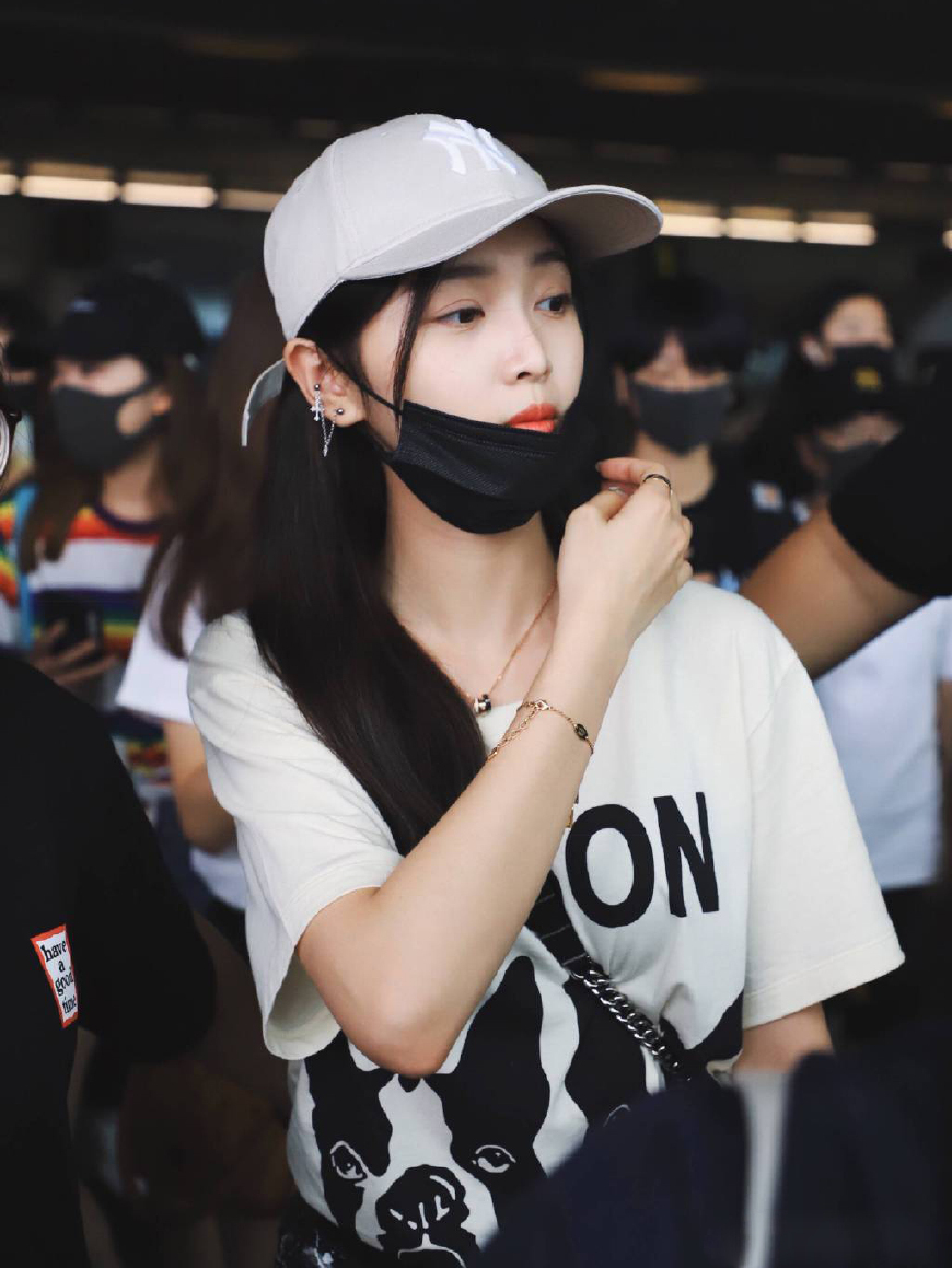 吴宣仪和迪丽热巴撞衫,吴宣仪撞衫凯莉