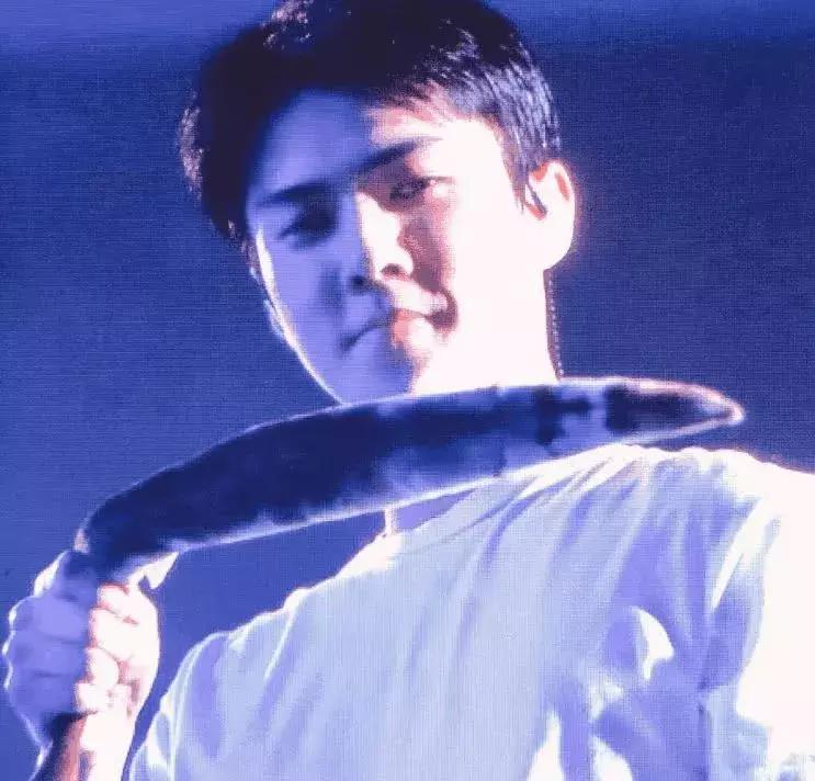 吴世勋边伯贤参加的中国节目,吴世勋边伯贤黑色西装参加活动