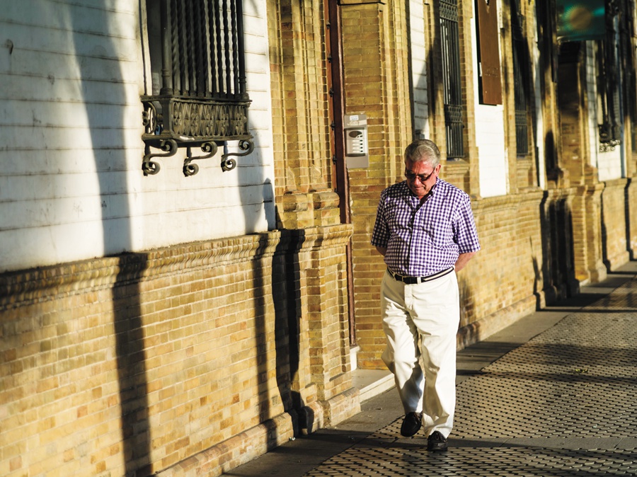 塞维利亚：与激情共舞的红裙“玫瑰”