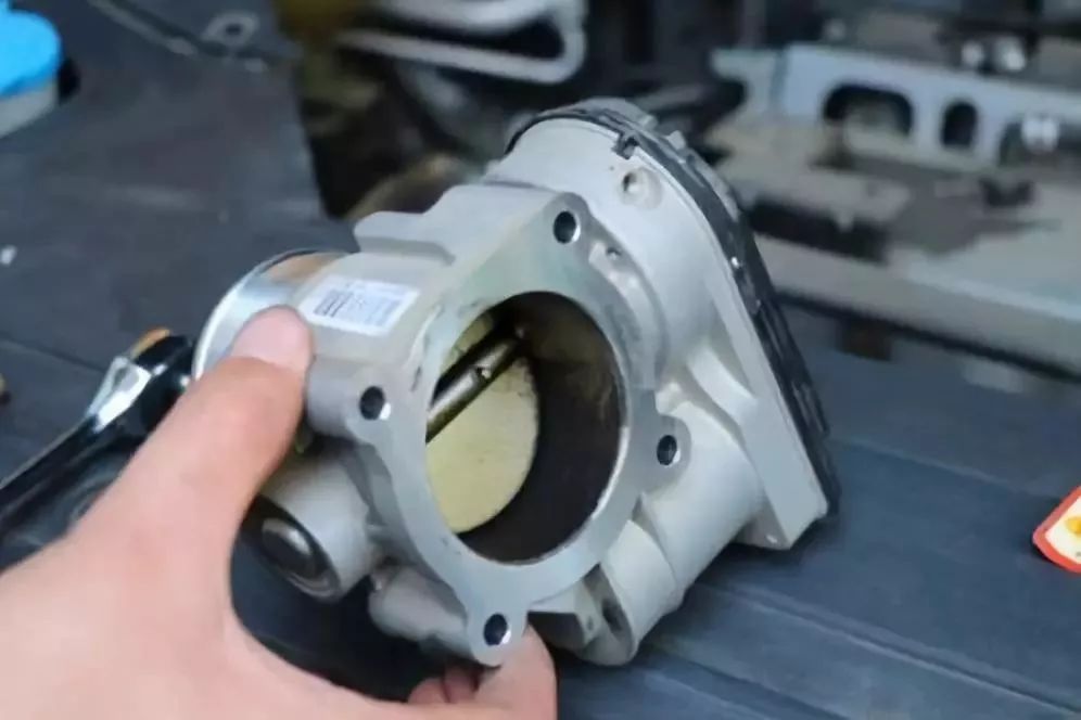 清洗节气门后油耗升高是正常的吗,节气门脏了油耗增高