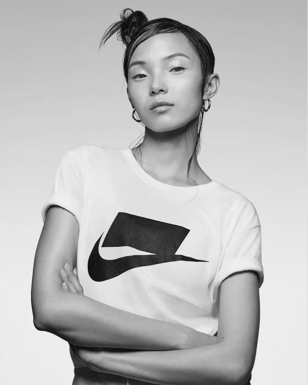 雎晓雯和国外模特拍广告,超模雎晓雯穿搭