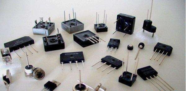 4个二极管桥式整流电路原理,二极管半波整流电路参数推导过程